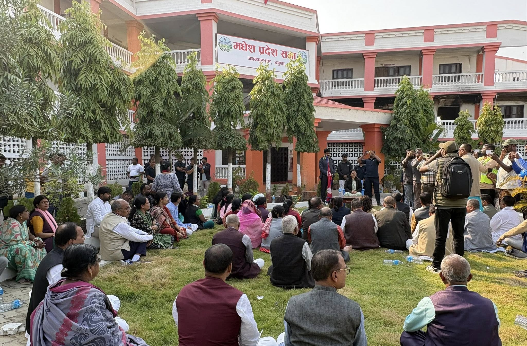 मधेश प्रदेश सभाको बैठक चौरमै बस्यो